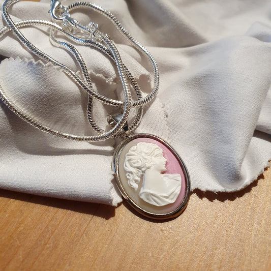 Schmuck richtig pflegen