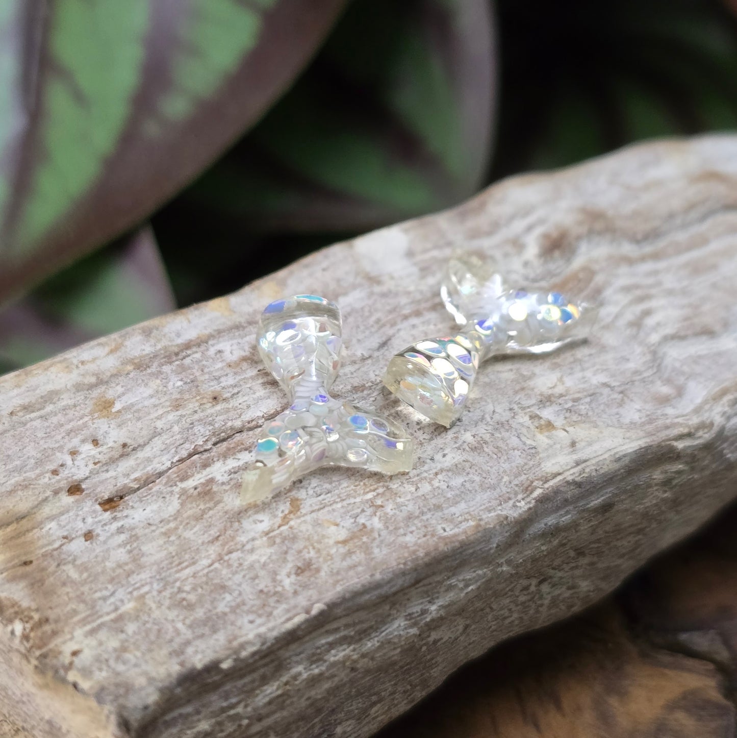 10 Mini-Flossen mit weißem Glitzer – Mermaid-Cabochons zum Kleben für Schmuck, Deko, Scrapbooking & kreative DIY-Projekte. Flatbacks mit flacher Rückseite – sofort einsatzbereit!