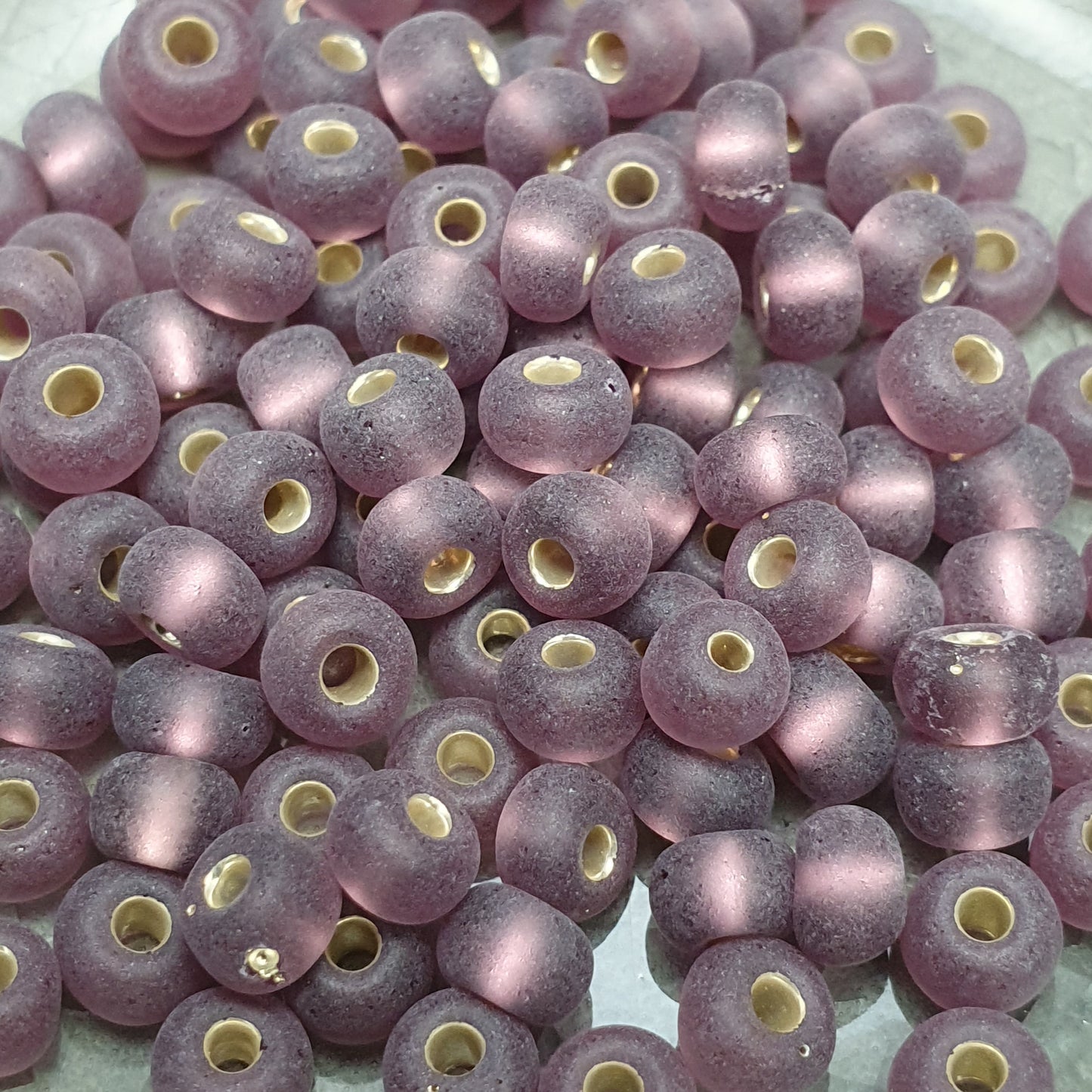 10g Rocailles mattiert und silverlined, ø 4,3mm, ideal zum Basteln von Perlentieren