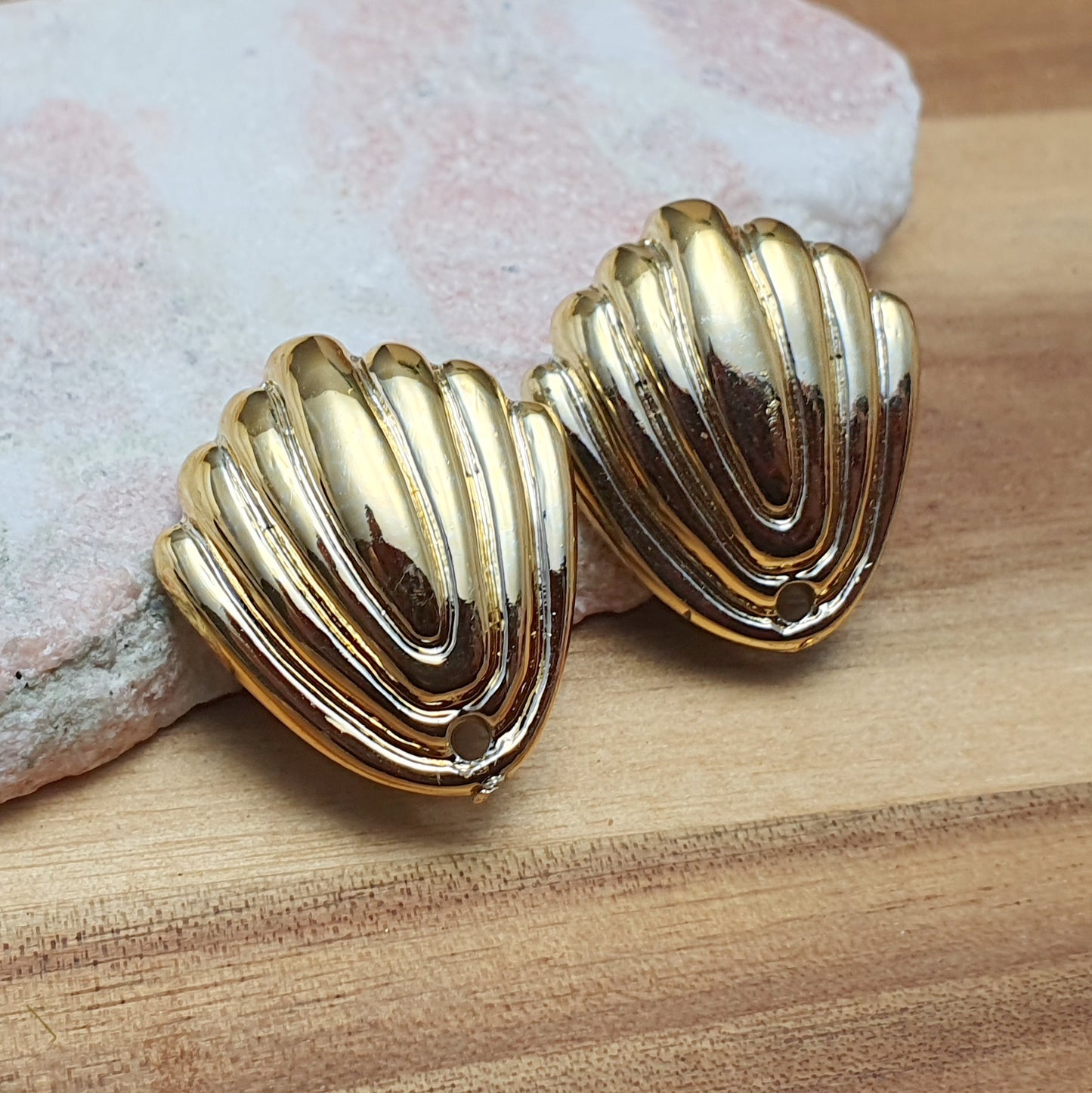 1 Paar Ohrclips Rohlinge, Vintage (ca. 1980er), mit Loch, Goldfarbig, 26x23mm, für die Schmuckherstellung