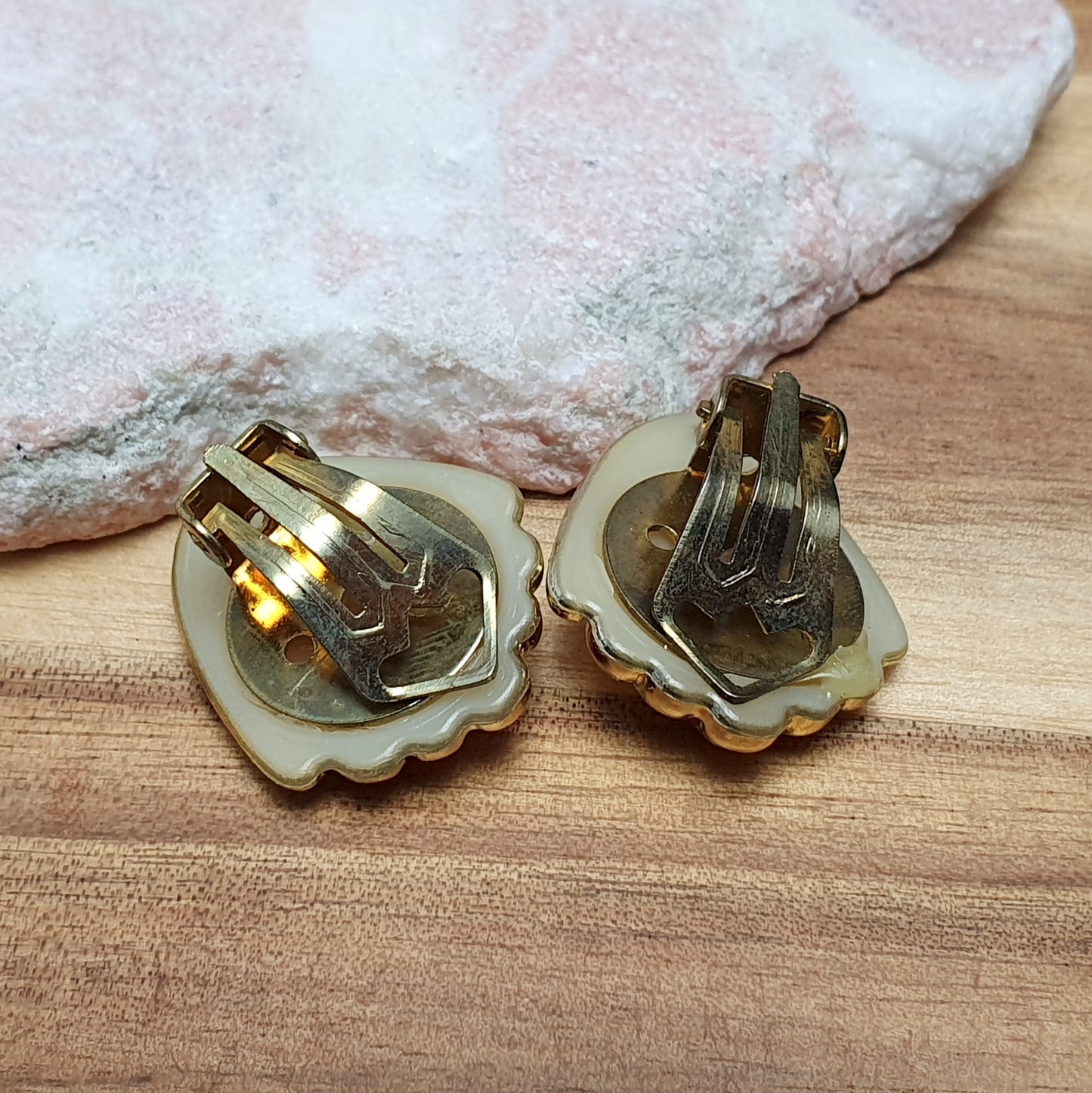 1 Paar Vintage Ohrclips Rohlinge (ca. 1980er), mit Loch, Goldfarbig, 26x23mm, für die Schmuckherstellung