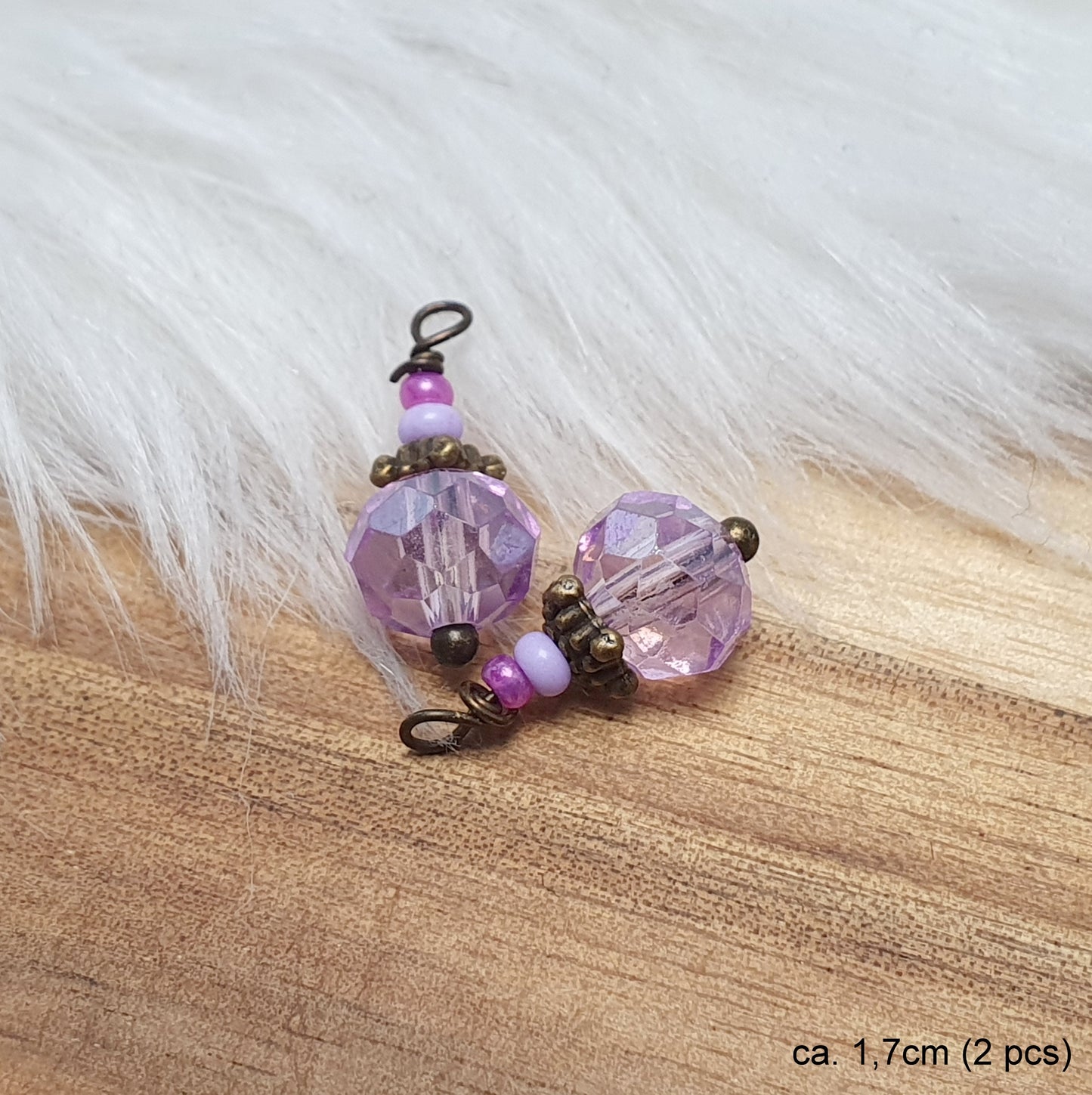 Kleine Handgemachte Anhänger mit violetten Glasperlen