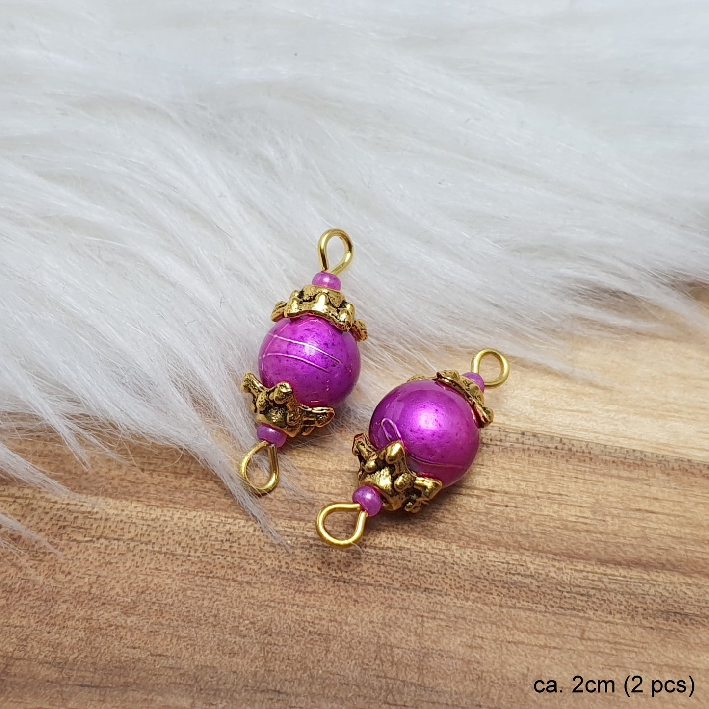 Handgemachte Verbinder mit lila oder violetten Glasperlen