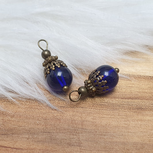2 handgemachte Anhänger mit Glasperlen, 23mm, Königsblau/Bronze