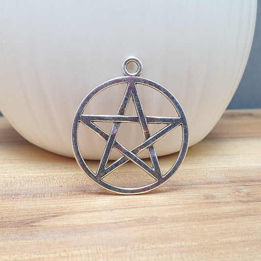 Anhänger Pentagramm, 30mm lang, Upright und geringt, antik silberfarbig