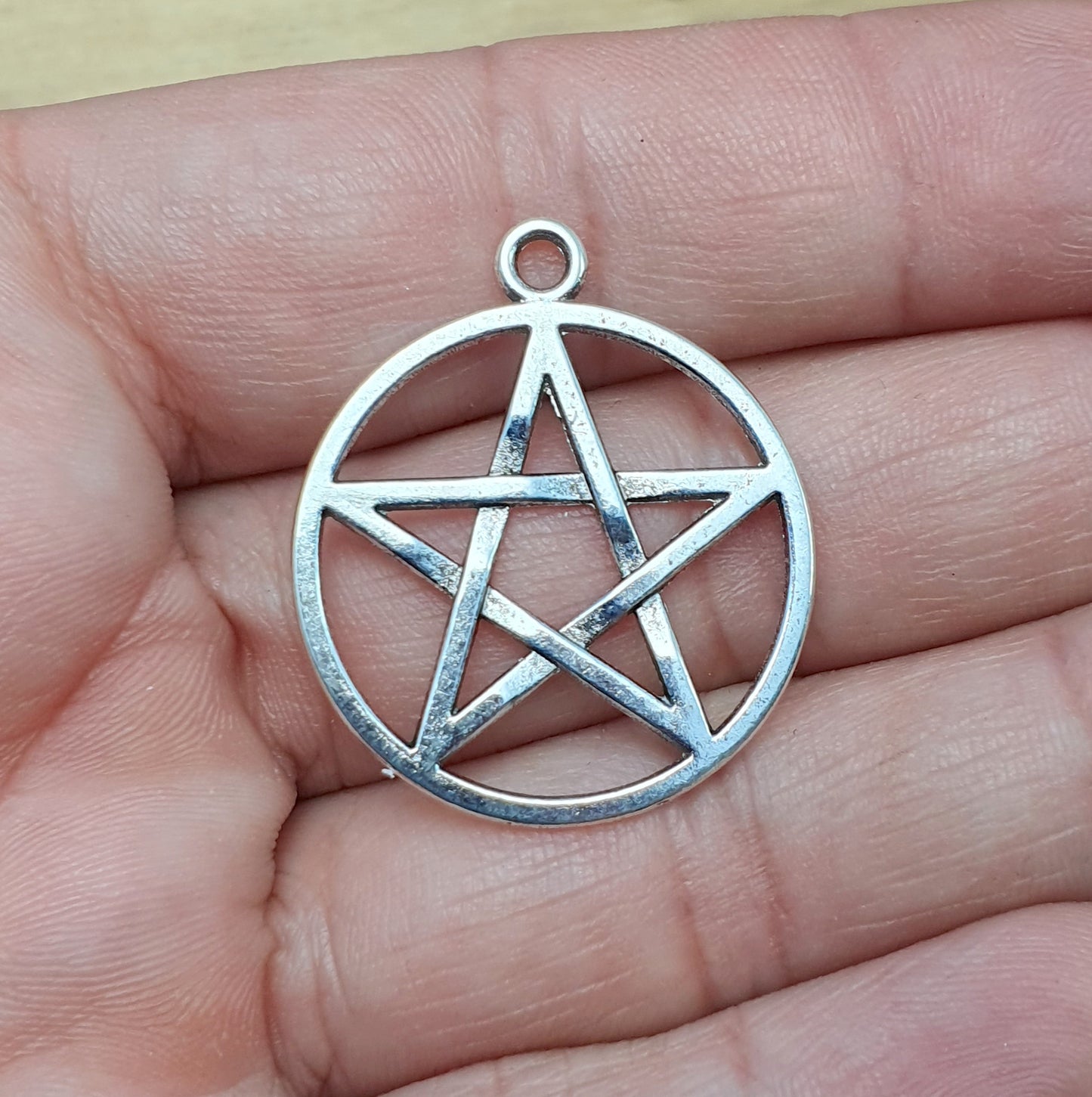 Anhänger Pentagramm, 30mm lang, Upright und geringt, antik silberfarbig