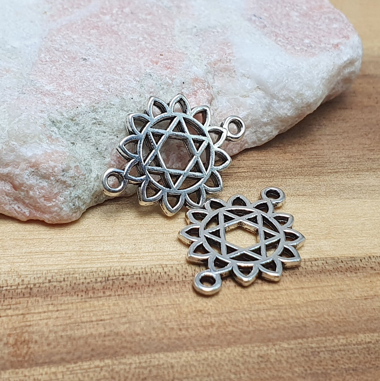 2 Verbinder Herzchakra für Ketten und Armbänder, 21mm, antik silberfarbig