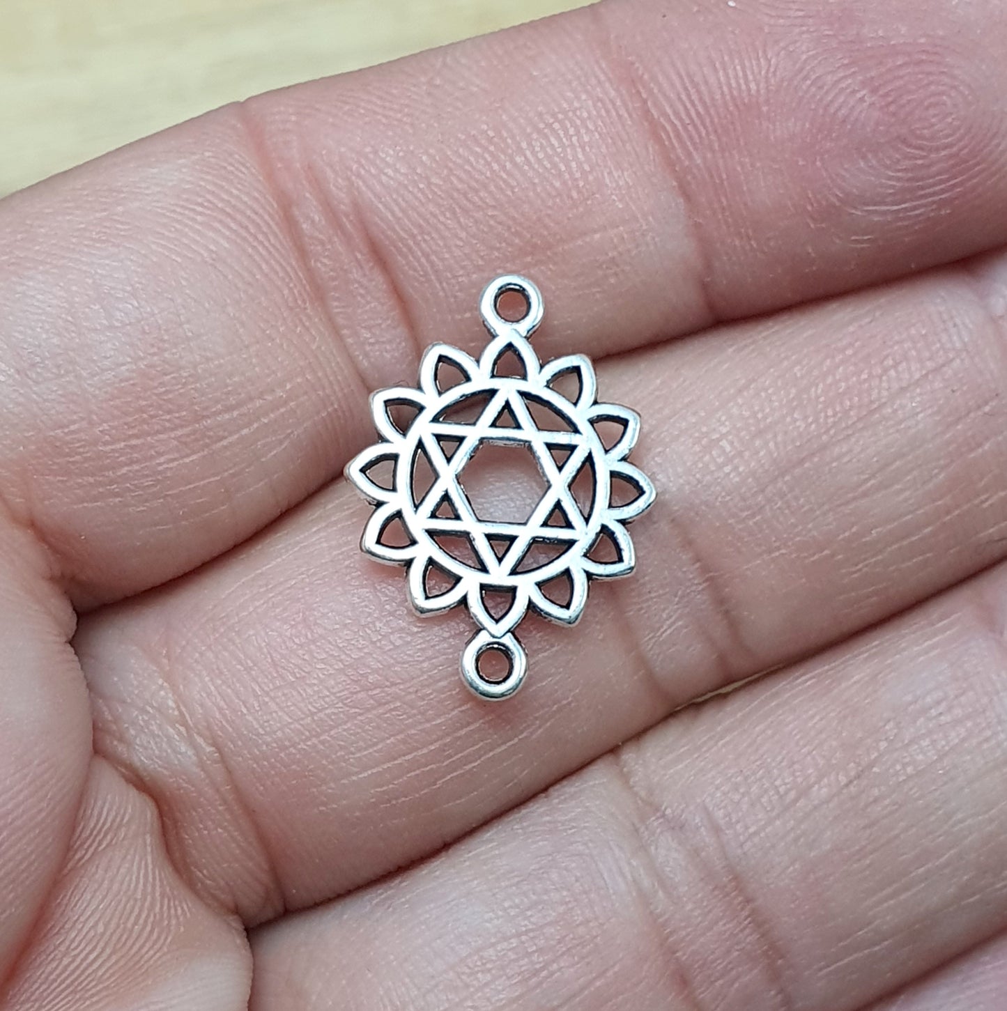 2 Verbinder Herzchakra für Ketten und Armbänder, 21mm, antik silberfarbig