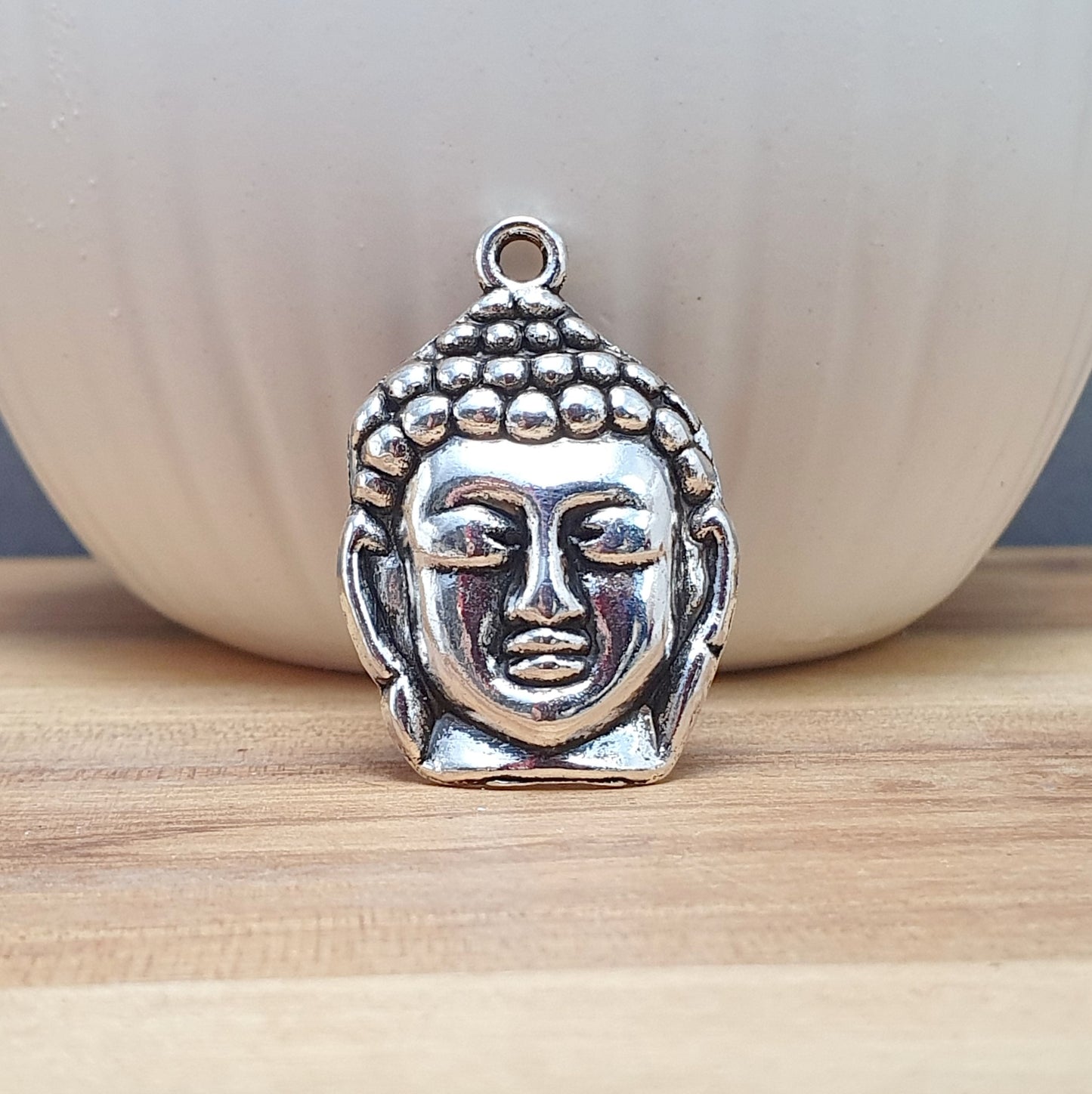 1 Anhänger Buddha Kopf in antik silberfarbig, 30mm, Yoga, Reiki, Chakra