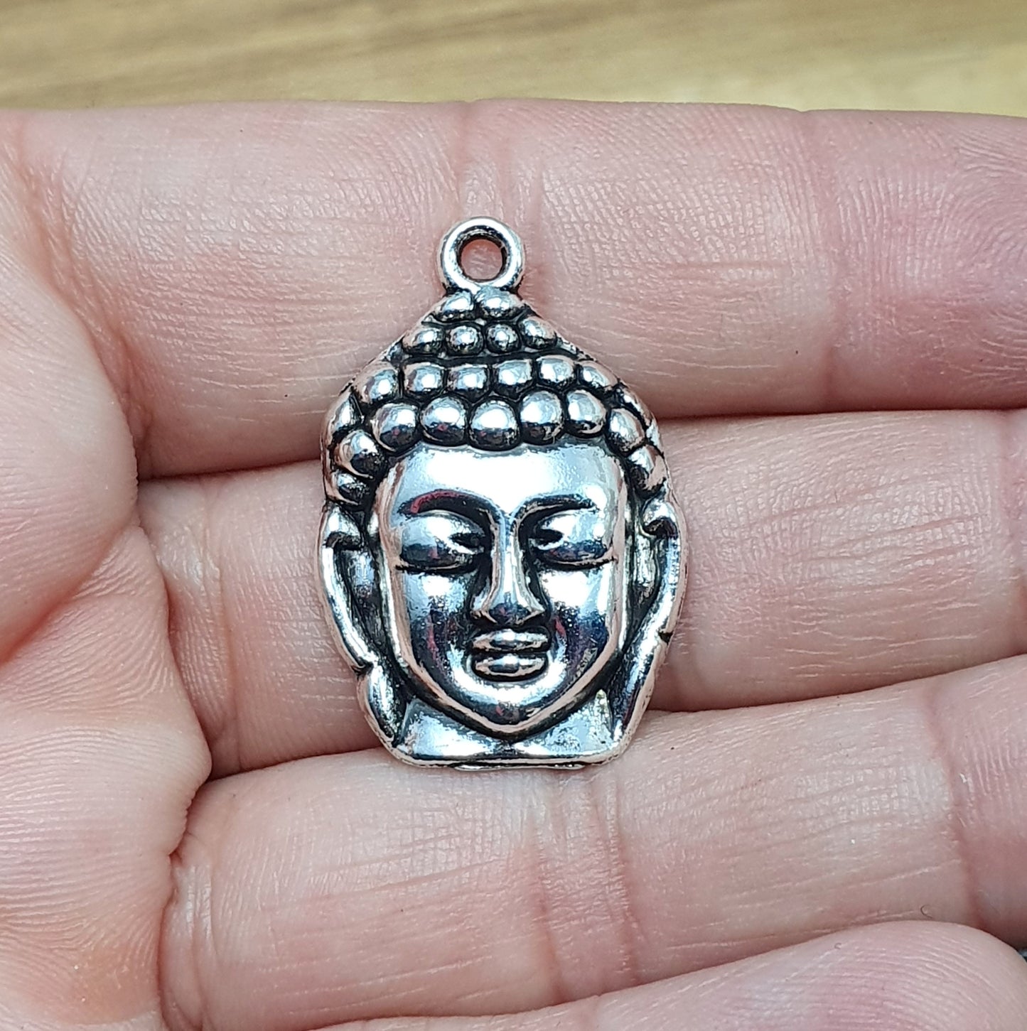 1 Anhänger Buddha Kopf in antik silberfarbig, 30mm, Yoga, Reiki, Chakra