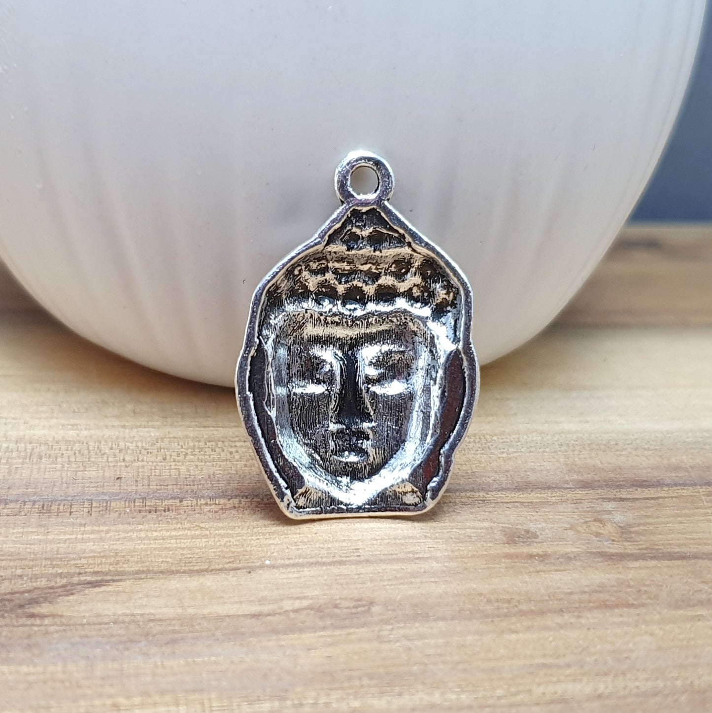 1 Anhänger Buddha Kopf in antik silberfarbig, 30mm, Yoga, Reiki, Chakra