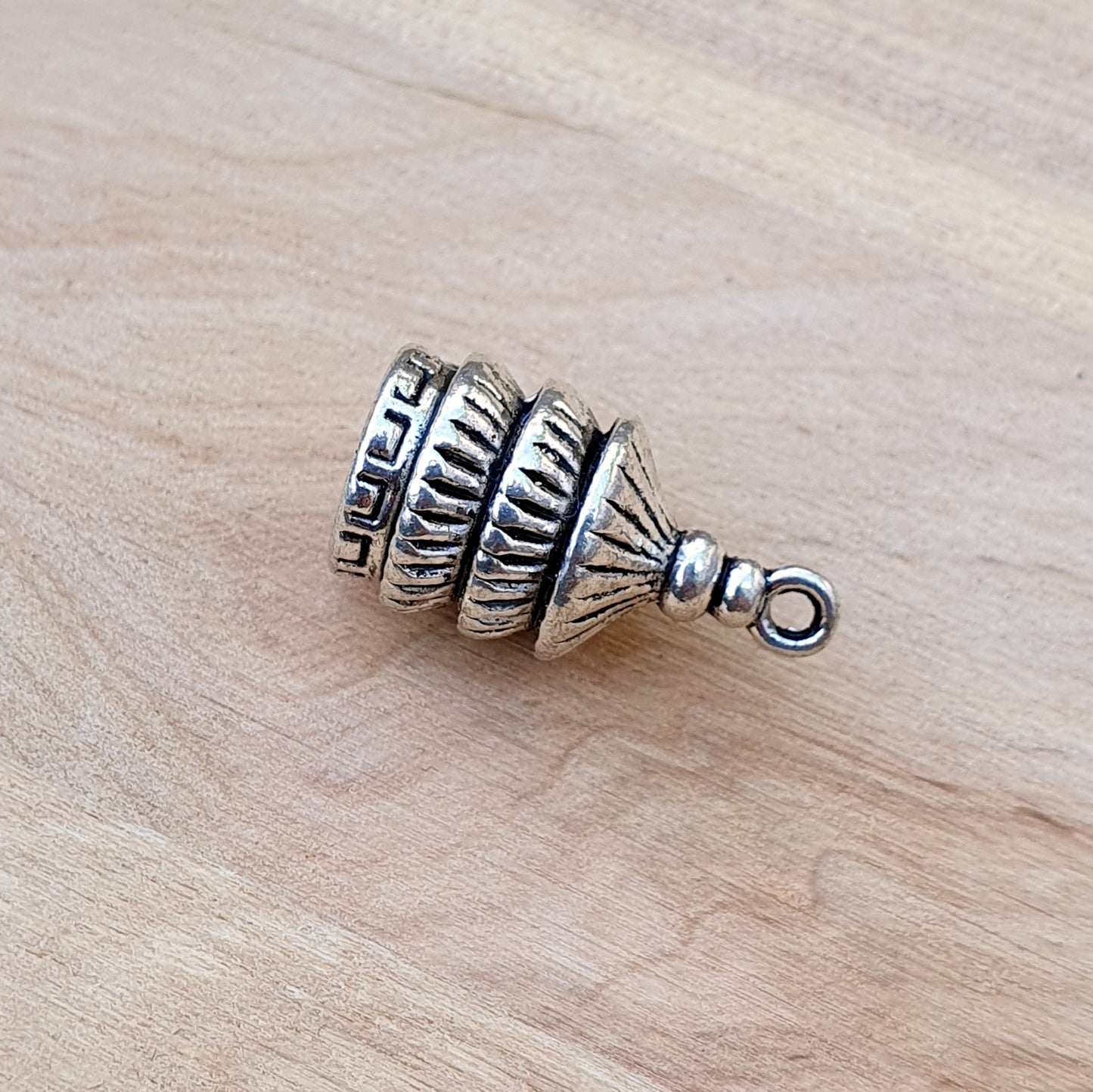 1 Kappe für Quasten, mit Öse, antik silberfarbig, Innendurchmesser ca. 8mm