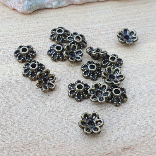 30 kleine Perlenkappen in Form von Blumen, 6mm, antik bronzefarbig