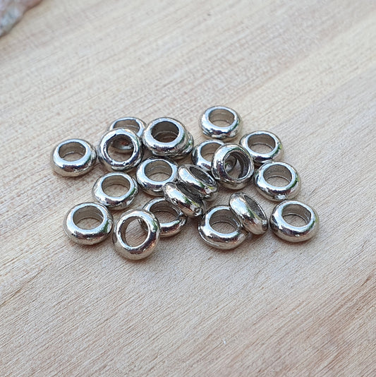 20 Metallperlen, Ringe mit großem Fädelloch, Abstandhalter, antik silberfarbig, 6mm