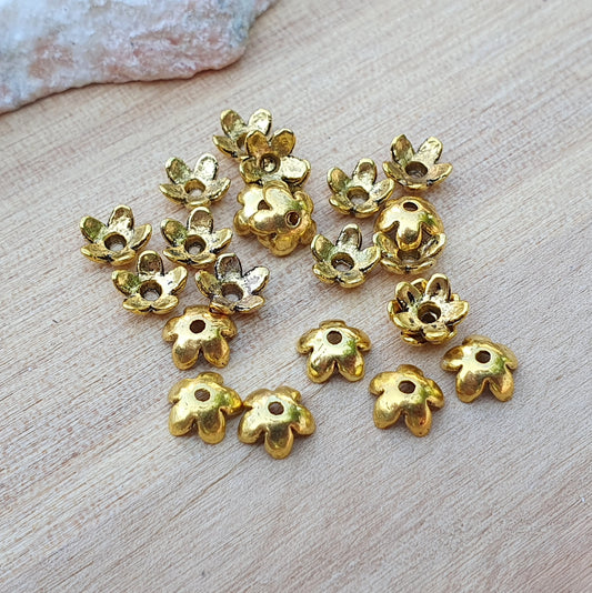 40 kleine Blümchen Perlenkappen, 6mm, antik goldfarbig