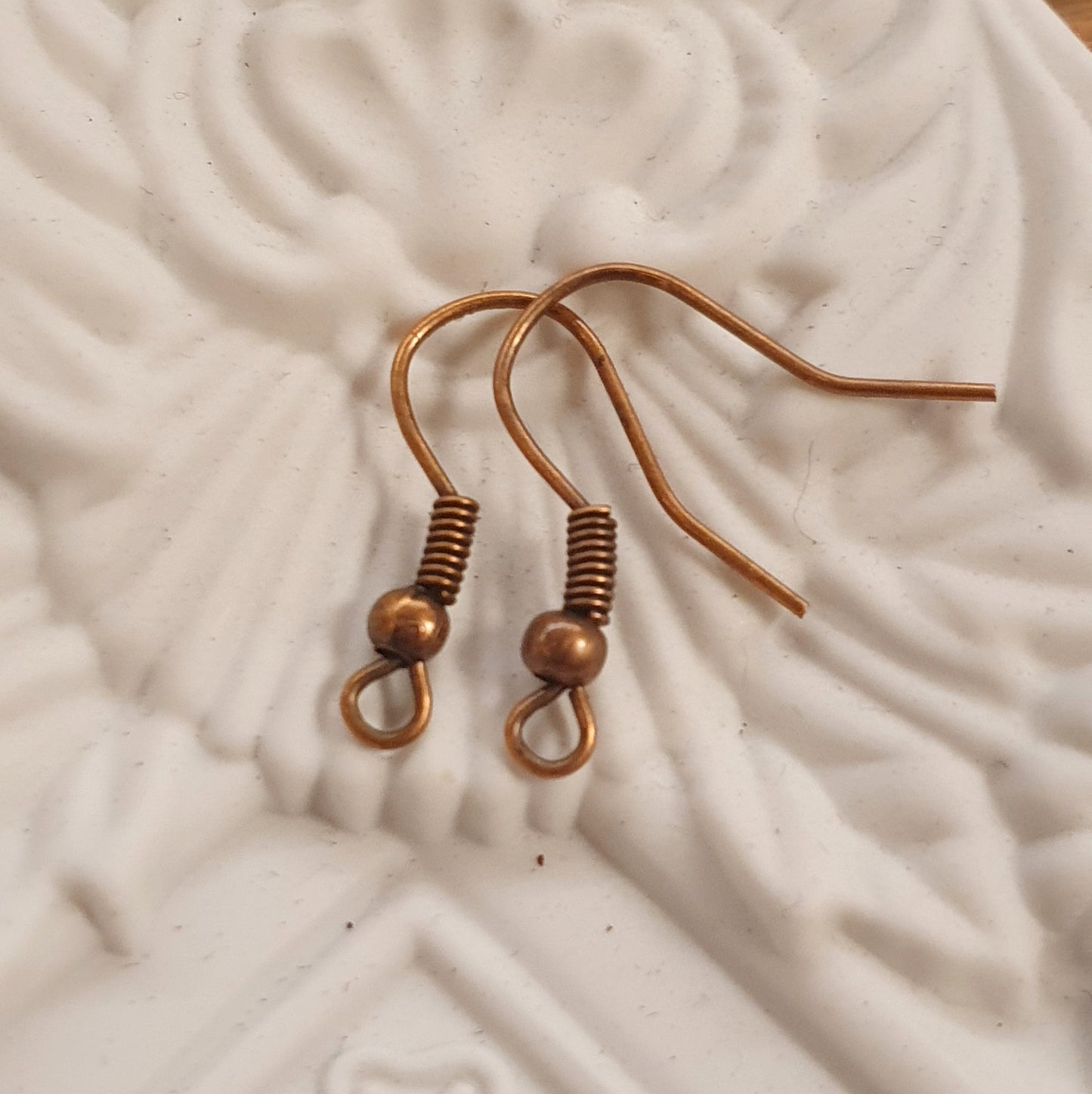 5 Paar French Ohrhaken mit Kugel, 18mm, antik kupferfarbig