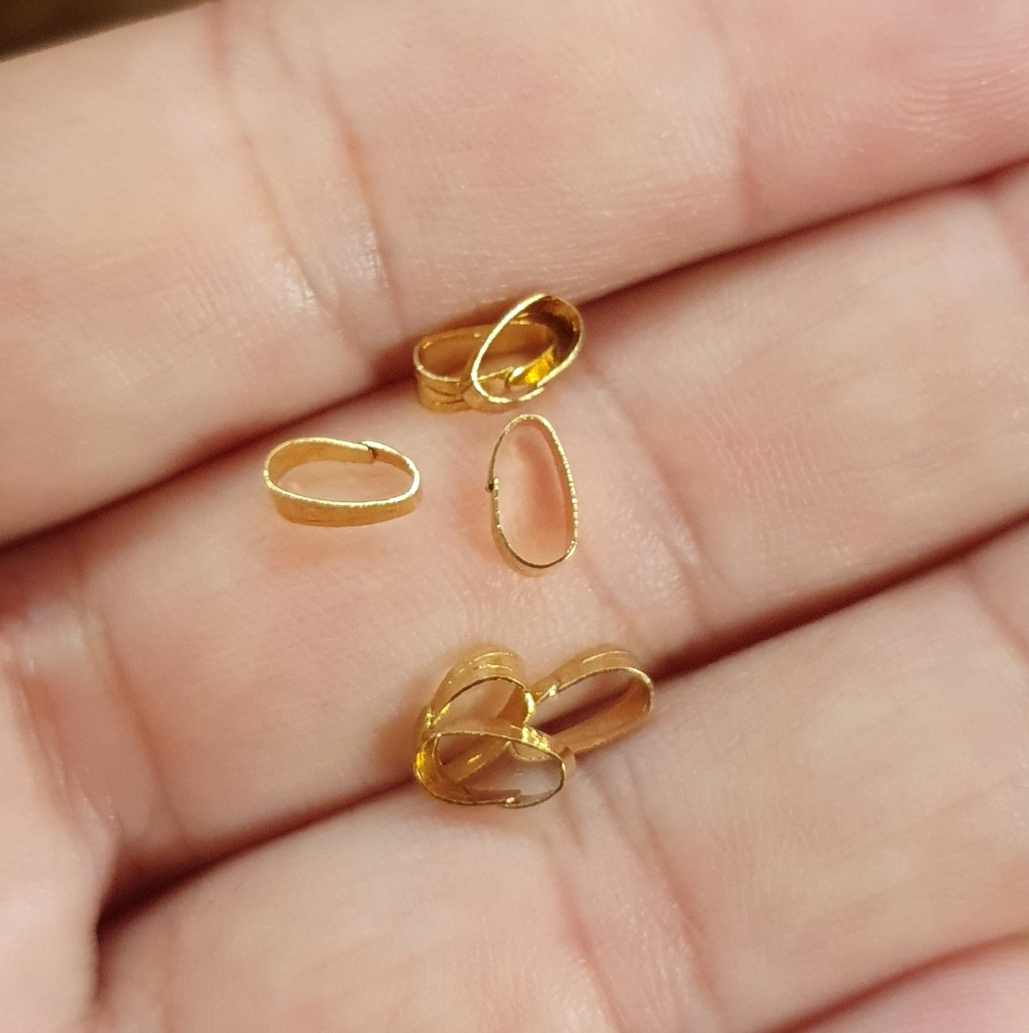 20 Schlaufen für Anhänger, Messing vergoldet, 6mm