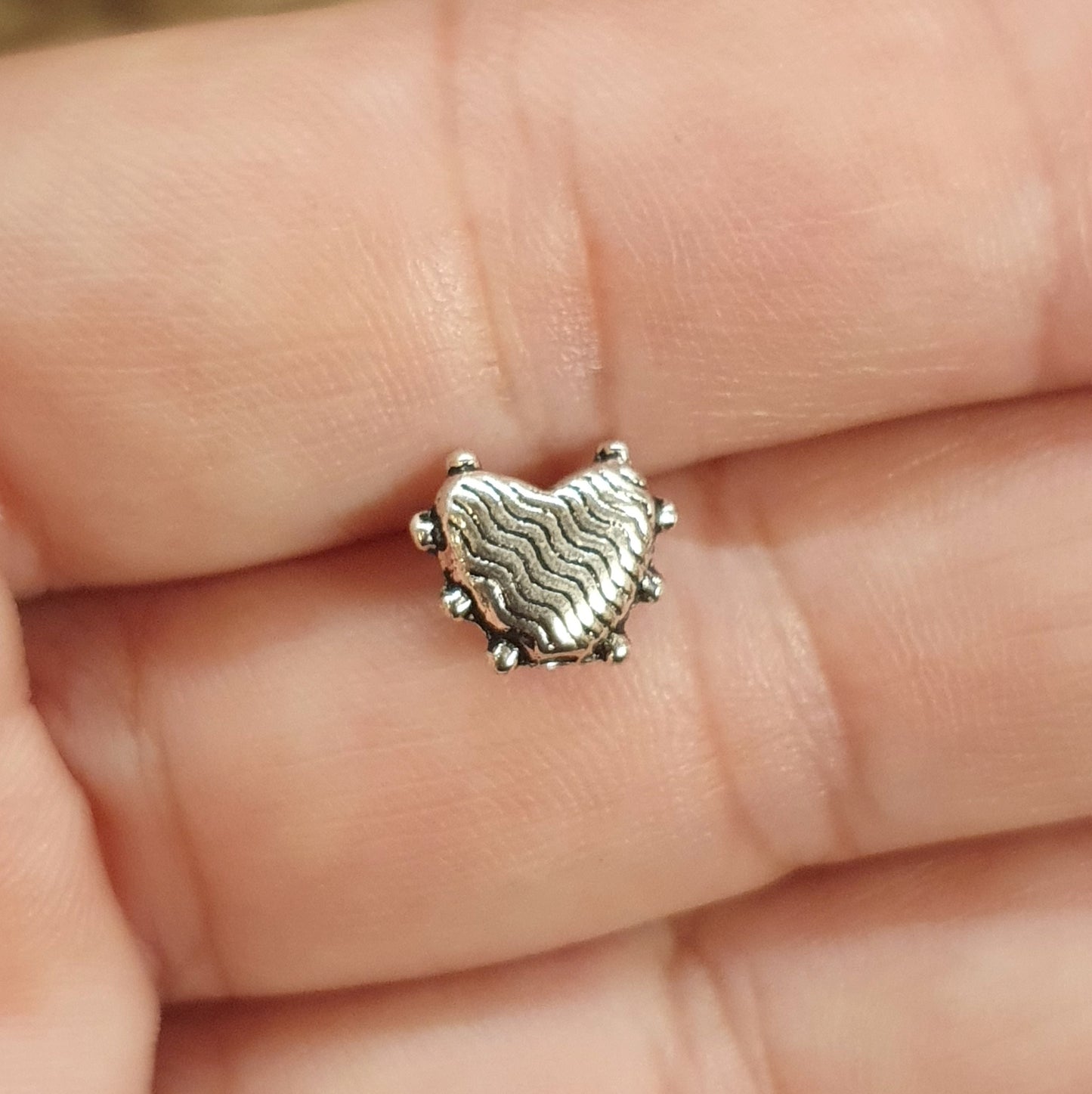 4 Metallperlen Herz Waves, 8mm, antik silberfarbig