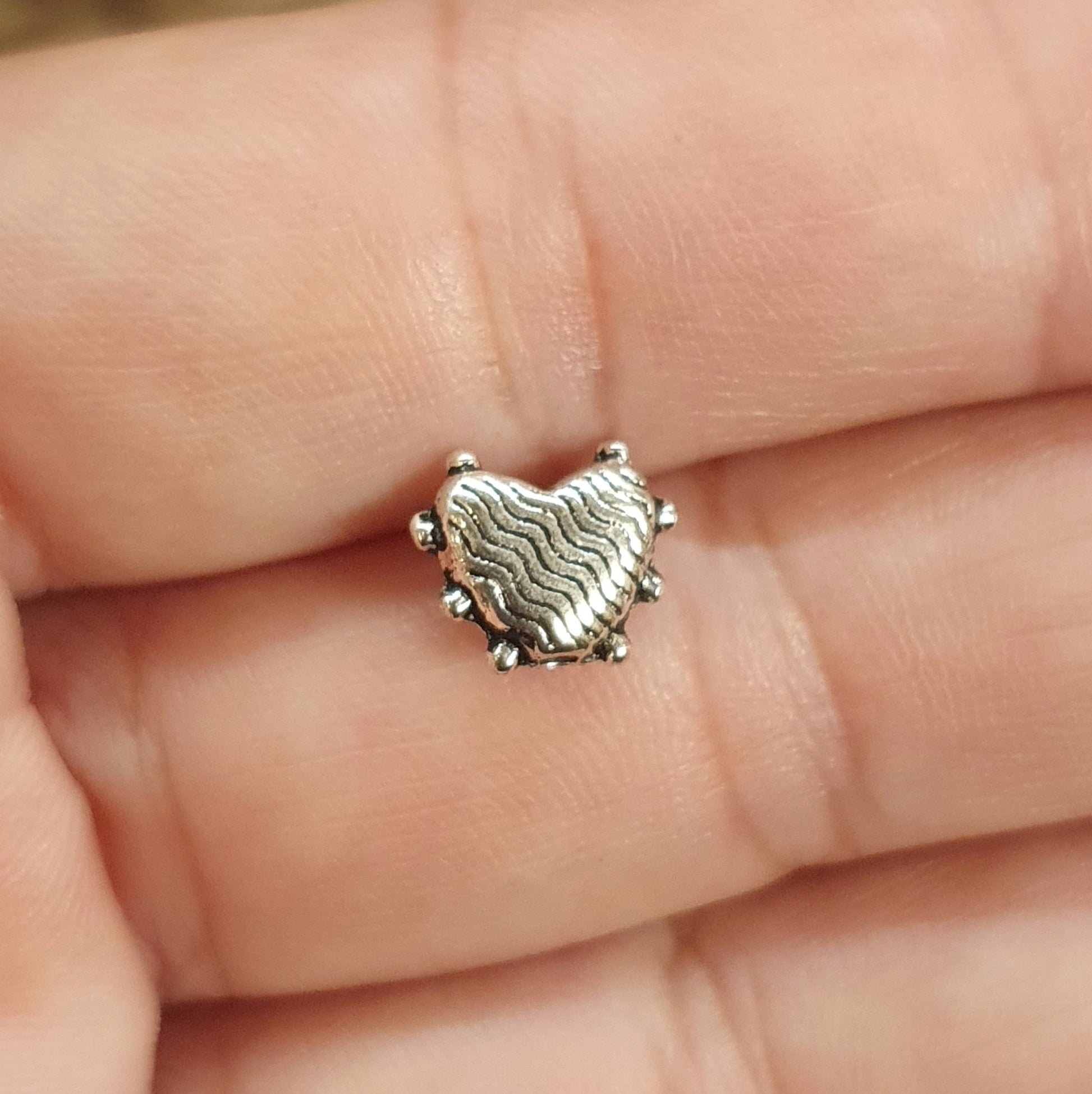 4 Metallperlen Herz Waves, 8mm, antik silberfarbig