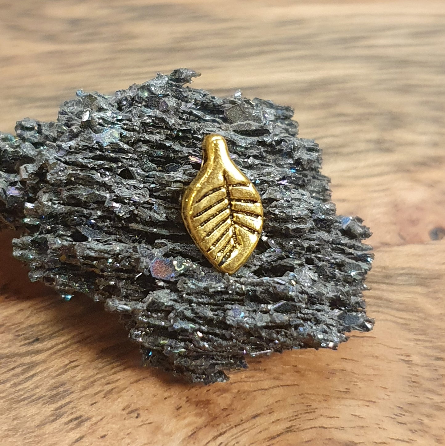 3 Metallperlen/Anhänger Blatt in antik goldfarbig, 11x6mm