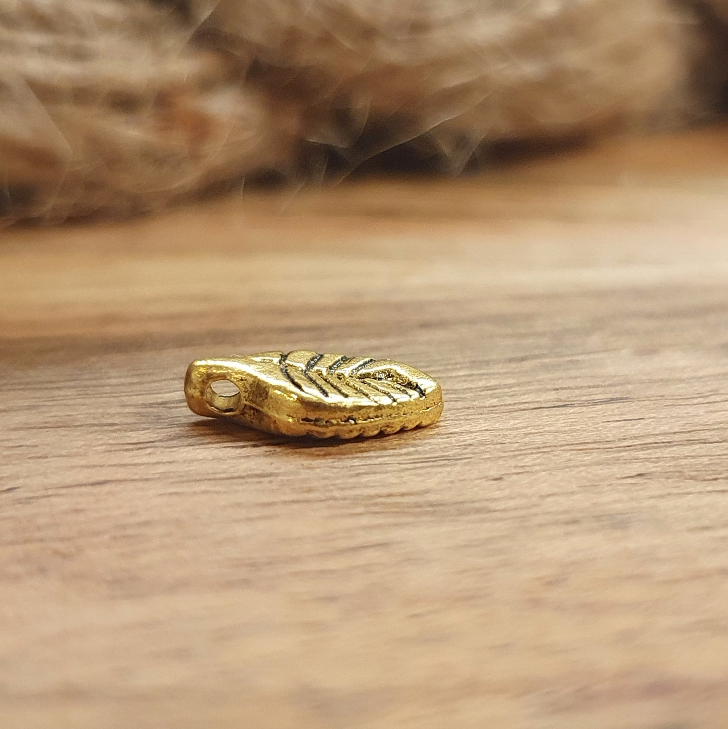 3 Metallperlen/Anhänger Blatt in antik goldfarbig, 11x6mm