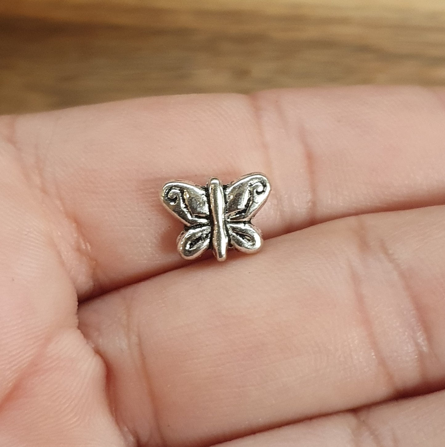2 Metallperlen Schmetterling, antik silberfarbig, 9mm