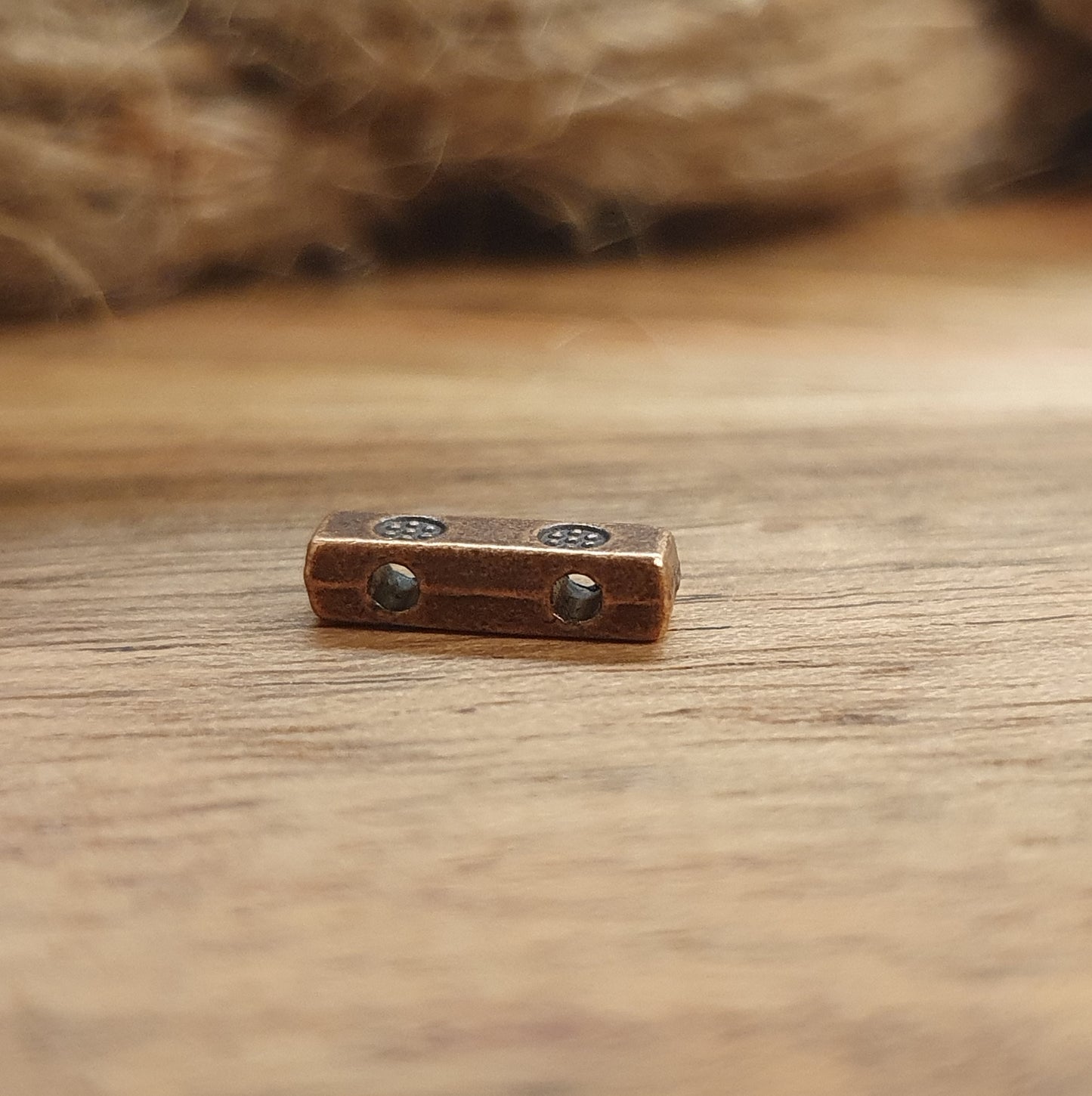 6 längliche Metallperlen mit 2 Fädellöchern in antik kupferfarbig, 10x3mm