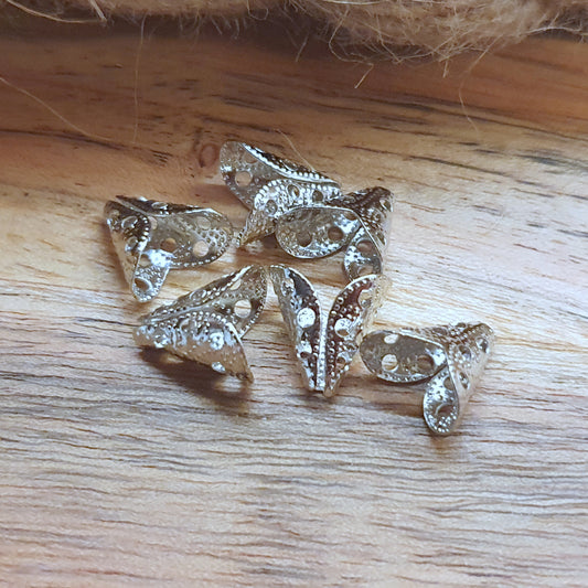 12 gestanzte, leicht konische Perlenkappen 12x7x12mm, rhodiumfarbig