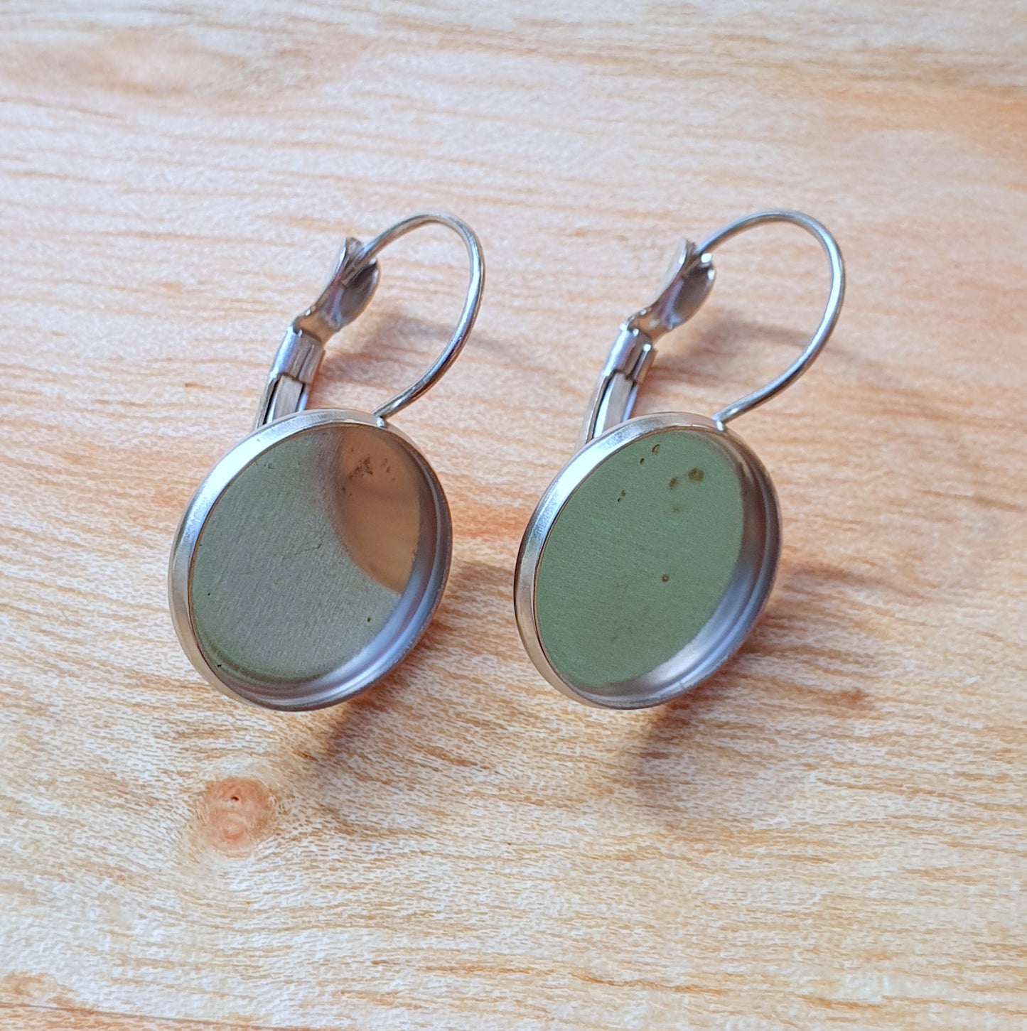 1 Paar Brisuren mit Cabochonwanne für 14mm Cabochon, Edelstahl