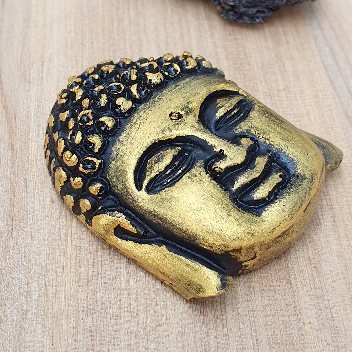 Handgefertigter Cabochon Buddha Kopf, aus Kunstharz, Handbemalt