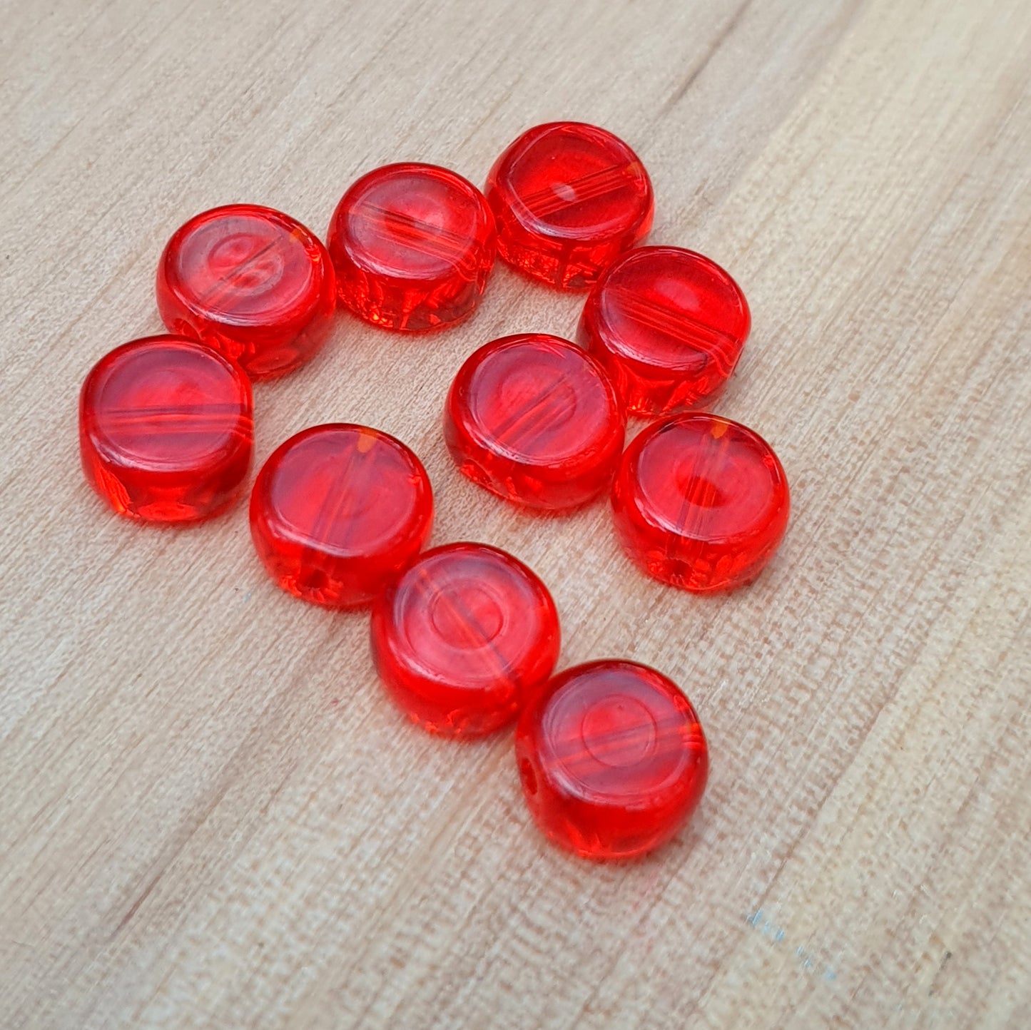 10 runde Glasperlen, Münze, transparent, 8mm Durchmesser, rot