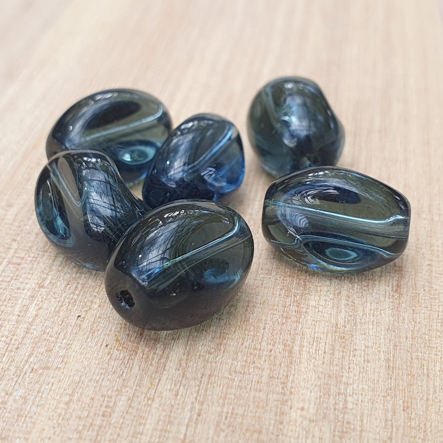 6 transparente Glasperlen in Nuggetform, 13mm, montana
