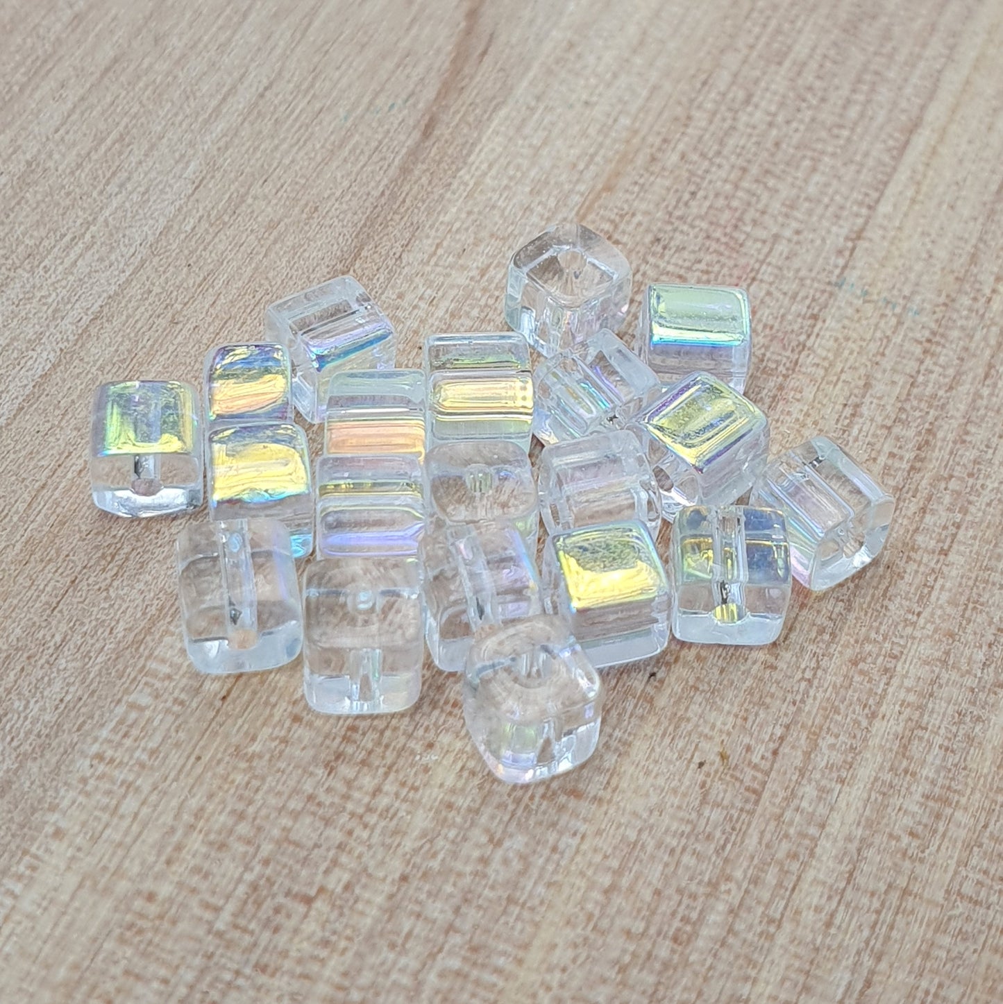 40 Glasperlen Würfel, 4mm, Crystal AB