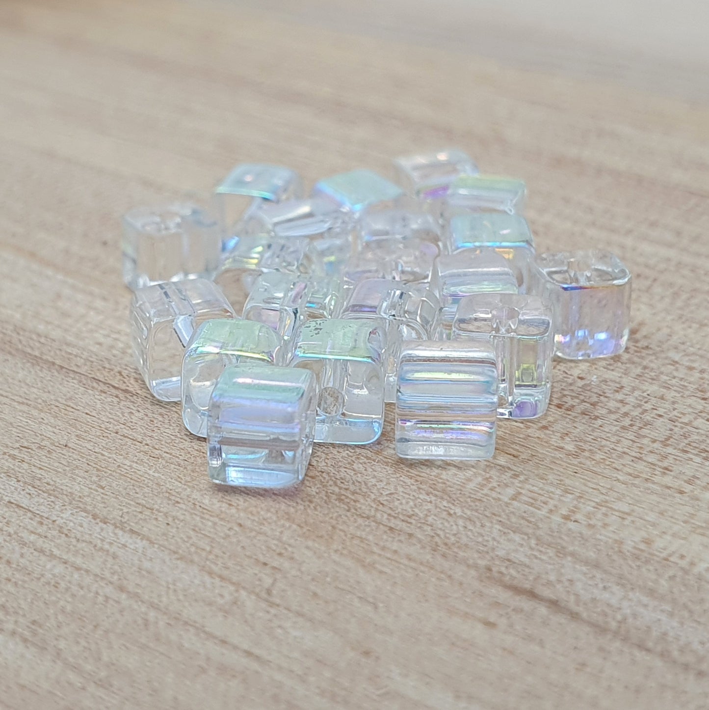 40 Glasperlen Würfel, 4mm, Crystal AB
