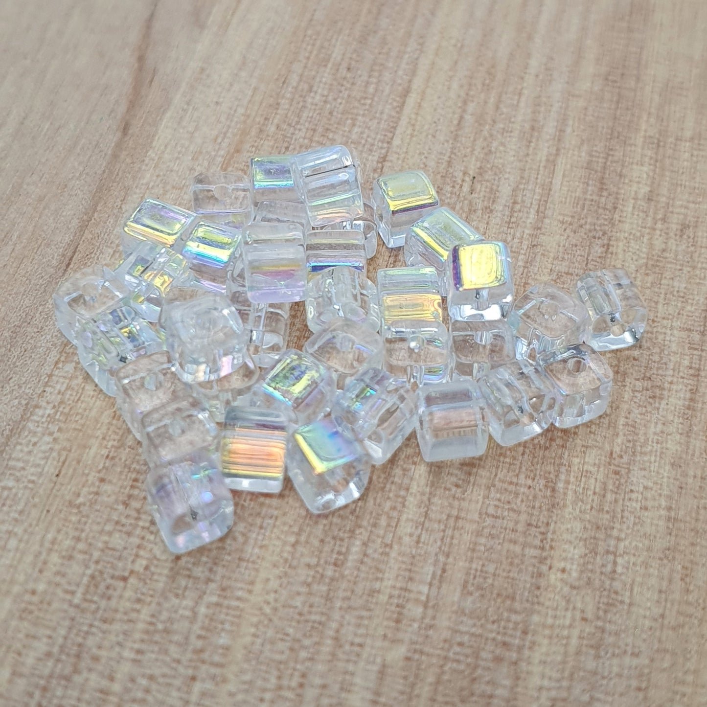40 Glasperlen Würfel, 4mm, Crystal AB