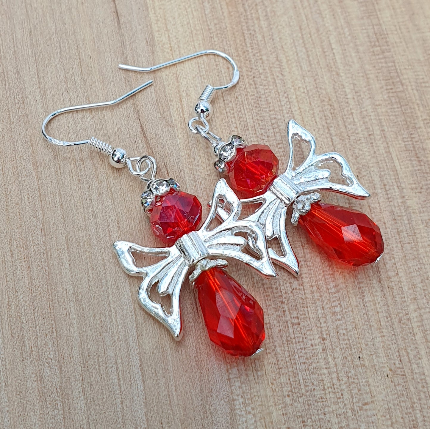Handgefertigte Ohrhänger Schmetterlingsfee .925 Silber mit rotem Kristallglas