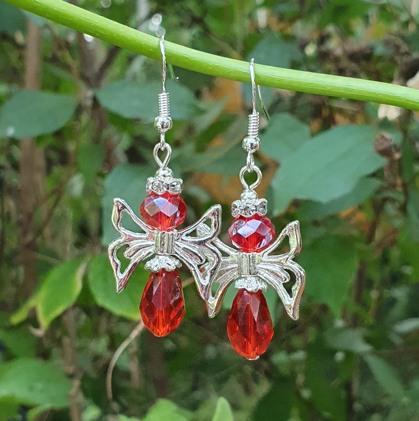 Handgefertigte Ohrhänger Schmetterlingsfee .925 Silber mit rotem Kristallglas