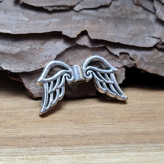 Die filigrane Gestaltung dieser Perlen verleiht Ihren Schmuckstücken eine wahrhaft engelhafte Eleganz und transportiert eine tiefgründige spirituelle Botschaft. Nutzen Sie diese Gelegenheit, um Ihre kreative Ader auszuleben und einzigartige Engelanhänger zu kreieren, die Herzen berühren und inspirieren.