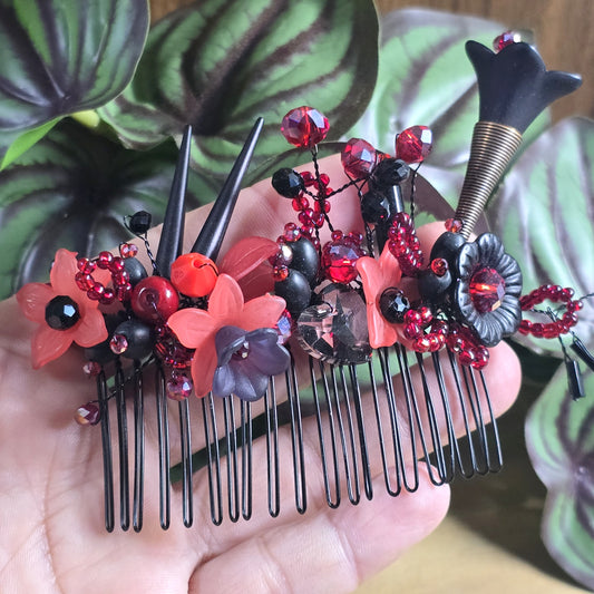 Haarkamm, Gothic Brautschmuck, Schwarz & Rot, Blumen, Blüten und Kristallglas