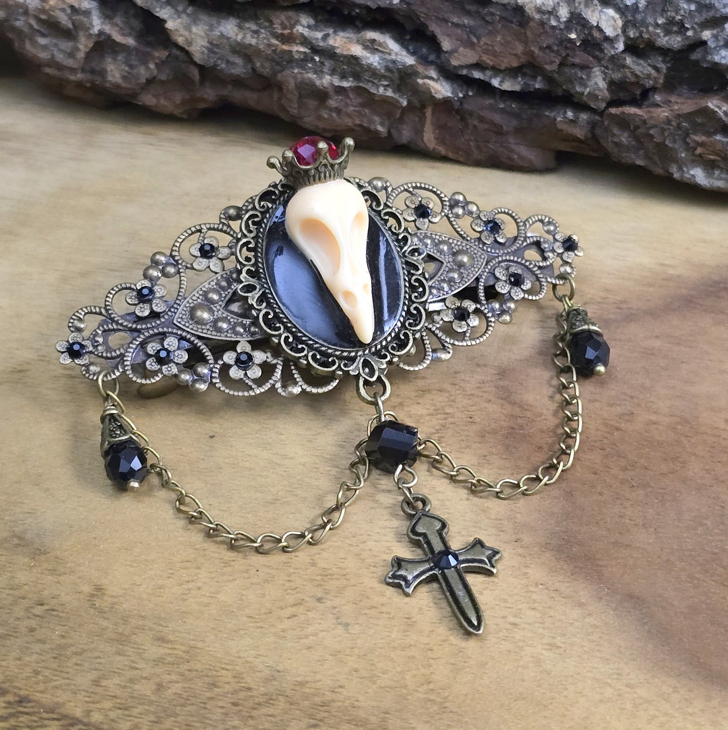 Gothic Stil Haarspange mit Krähenschädel, Straß, Bronzefarbig, schwarz