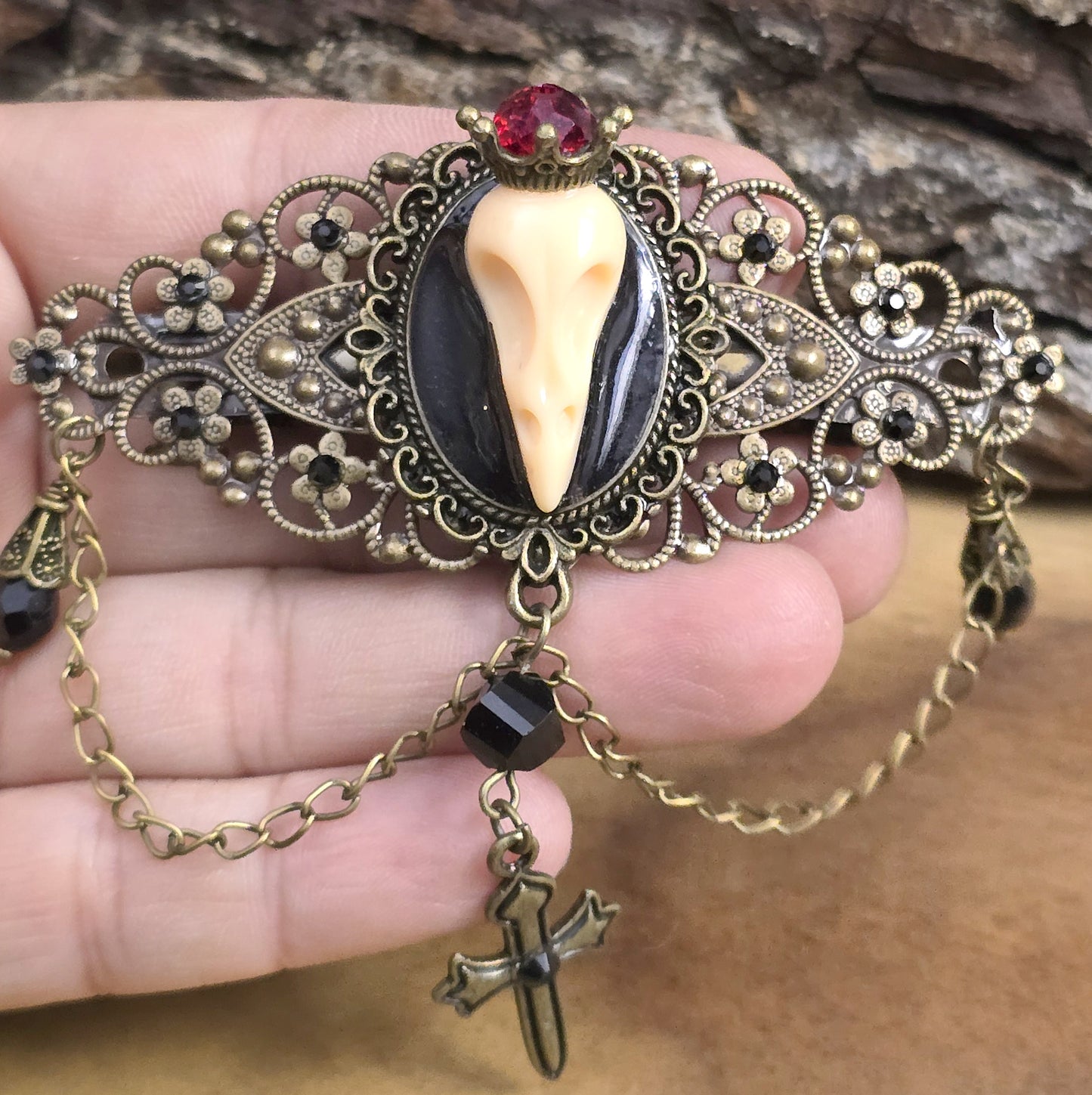 Gothic Stil Haarspange mit Krähenschädel, Straß, Bronzefarbig, schwarz