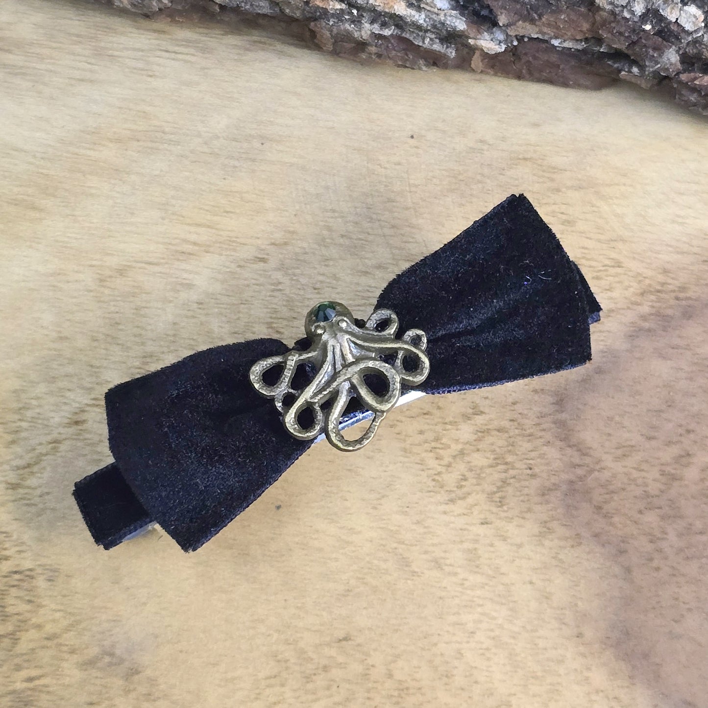 Haarspange mit Samtschleife und kleinem Oktopus