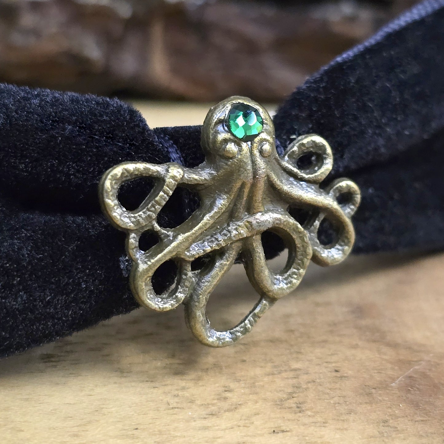 Haarspange mit Samtschleife und kleinem Oktopus