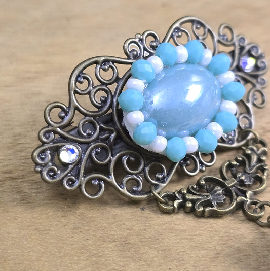 Kleine romantische Haarspange mit handgefertigtem Cabochon, antik Bronze, Mint & Weiß