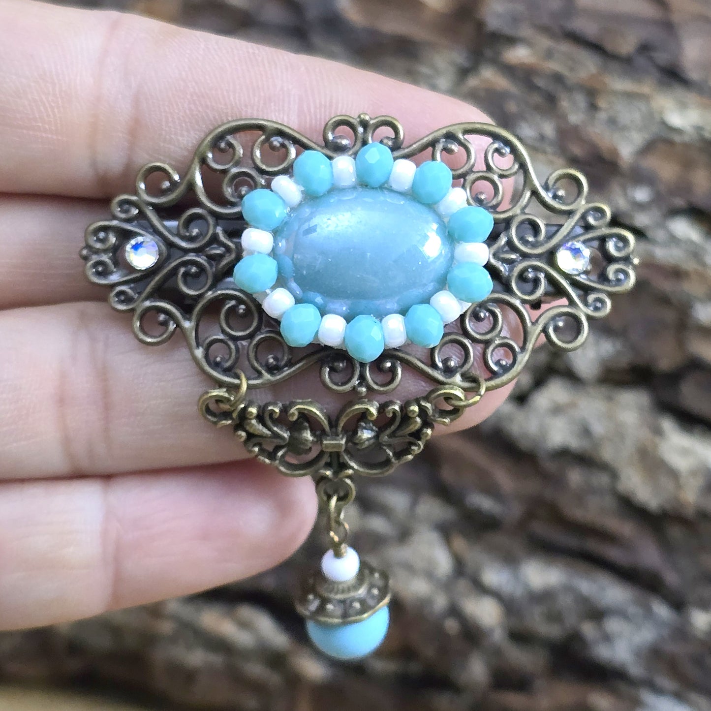 Kleine romantische Haarspange mit handgefertigtem Cabochon, antik Bronze, Mint & Weiß