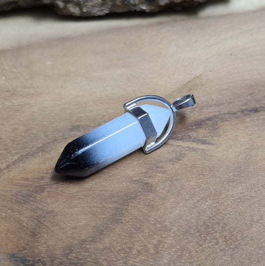 Anhänger Säulenpendel, opakes, milchig weißes Glas mit silberfarbiger Öse und schwarzer Spitze