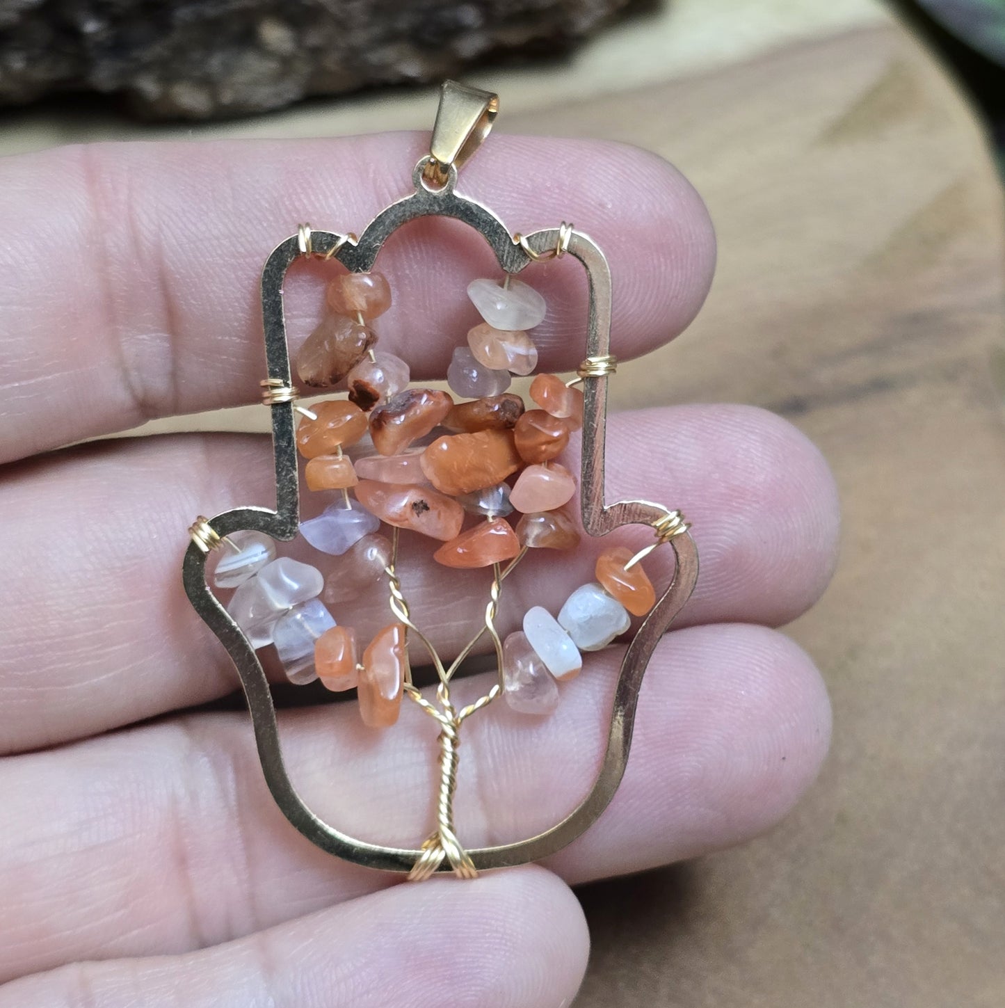 Anhänger Hamsa Hand mit Splitter aus Tangerine Quarz