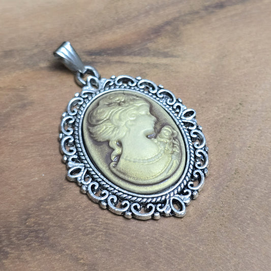 Nostalgischer Anhänger für Kette, mit Camee, antik silberfarbig/Kaffee