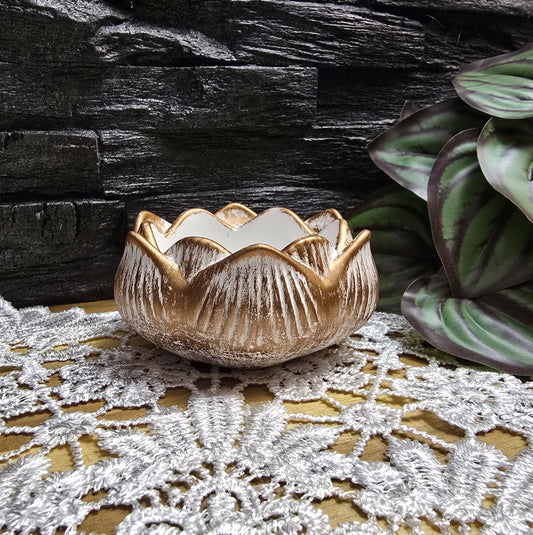Teelichthalter Lotusblüte aus weißem Keraquick, mit einem Finish aus warmer Bronze