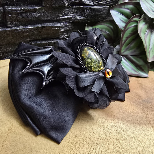 Mystische französische Haarspange, schwarze Schleife mit handgefertigtem Cabochon & mystischem Drachenauge